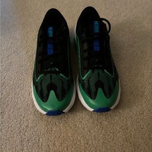 Brand new in the box boys size 7Y under armour sneakers.